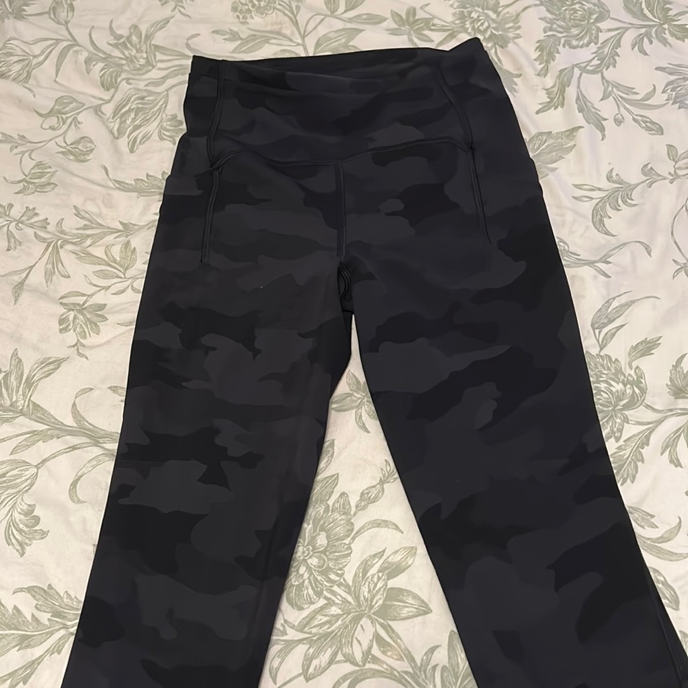 Lululemon black camo leggings !!! Perfect condition!No tears or discoloration.